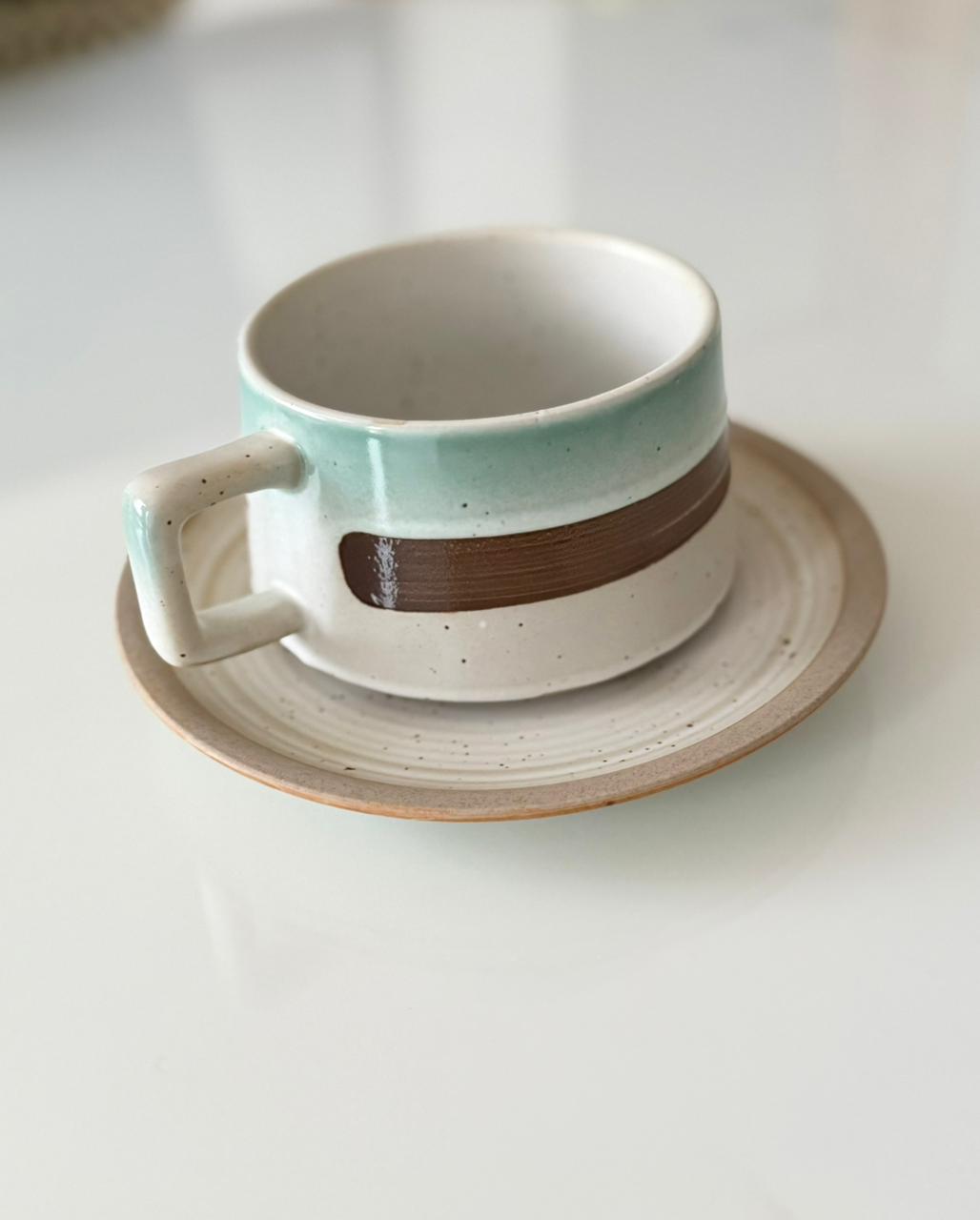 Juego de taza y plato cerámica franjas verde y café — foto 3